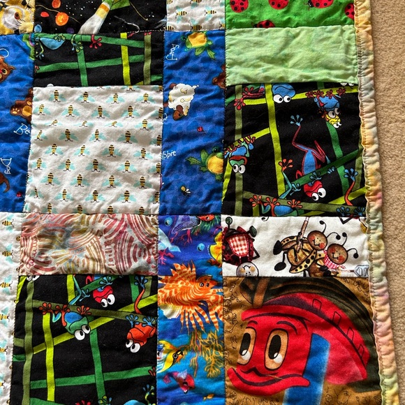Quilt floor gazing for infants. 38”. By. 32” multi colors and novelty prints - Picture 7 of 9